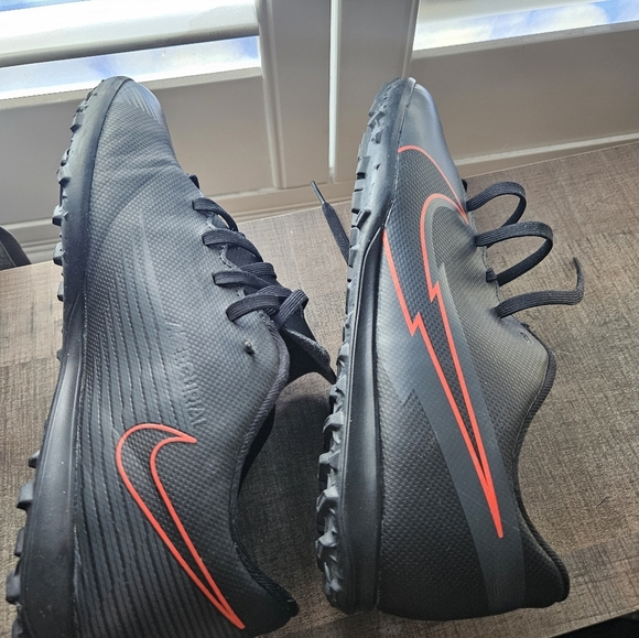 Nike Black Soccer Cleats NEW size 7. Boys Sports - Picture 6 of 11